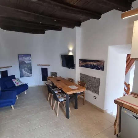 بيت للعطل Il Rustico Maccagno